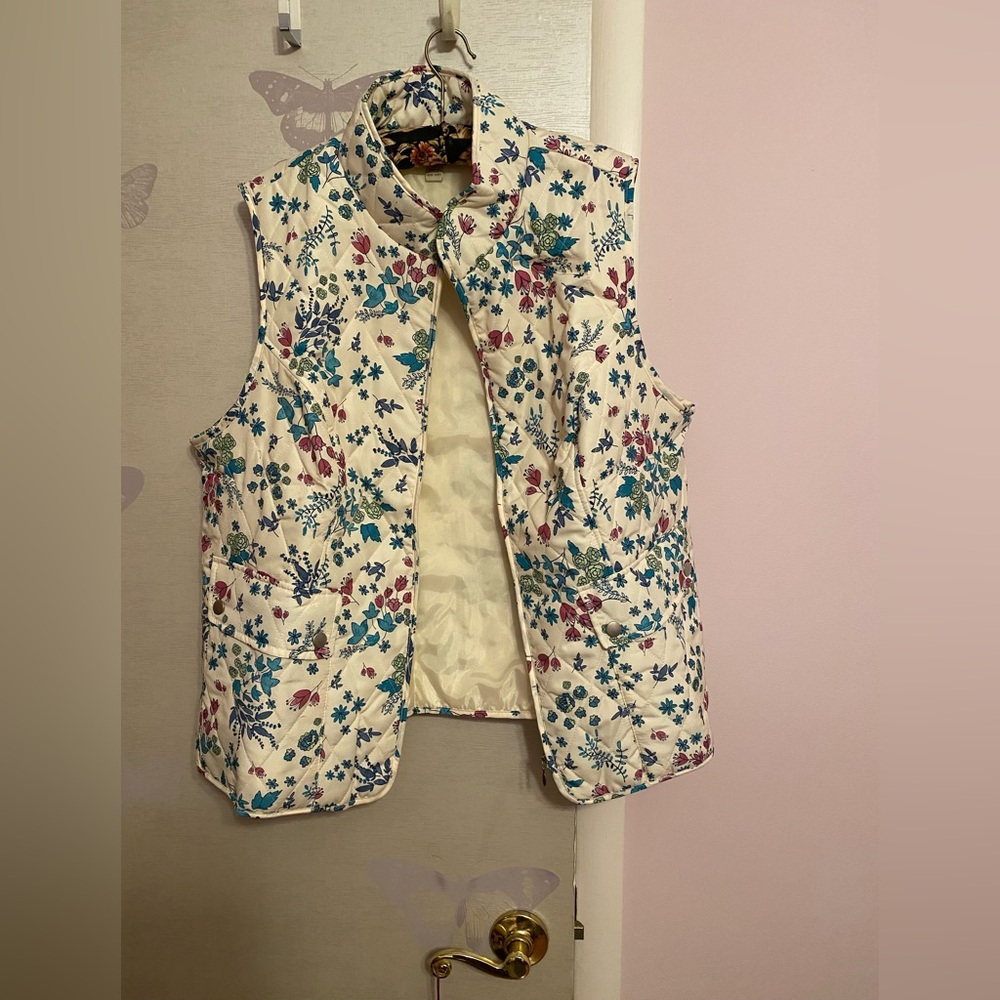 Quilted Vest. Winter white Floral pattern Appleseeds 1X. NWT Limited Edition